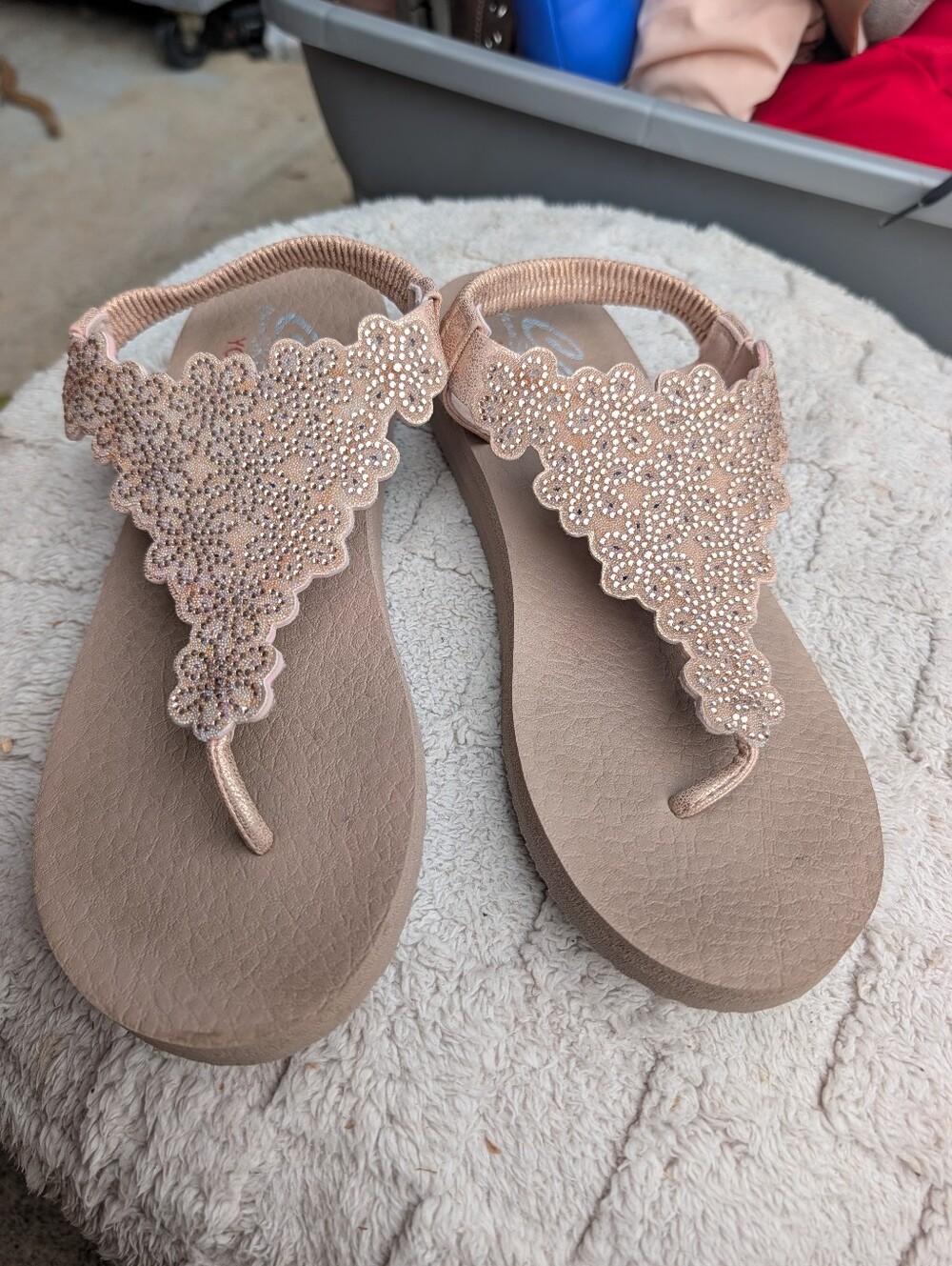 Cali Skechers Foam Yoga Sandals Size 9